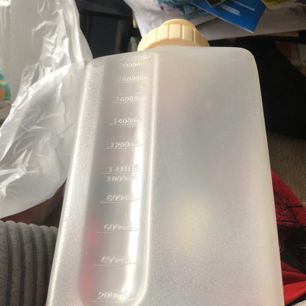Translucent Plastic Bath Bottle with Cream Screw Cap